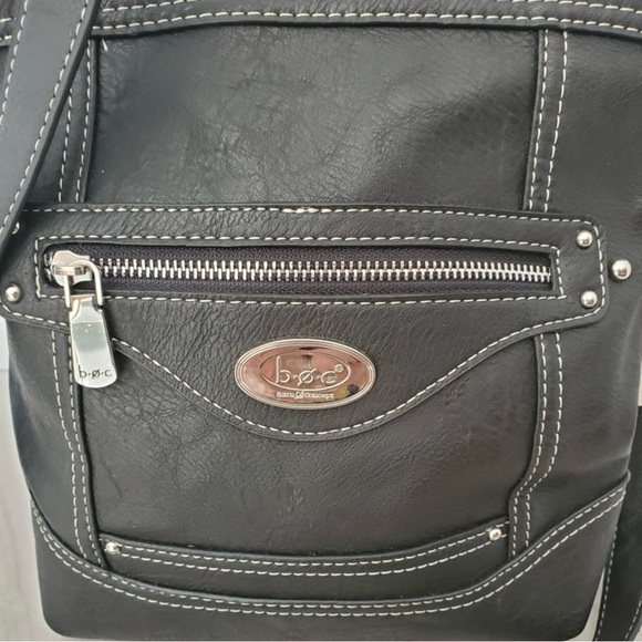 b.o.c. Crossbody Bag w/ phone charger NWT - Picture 2 of 11